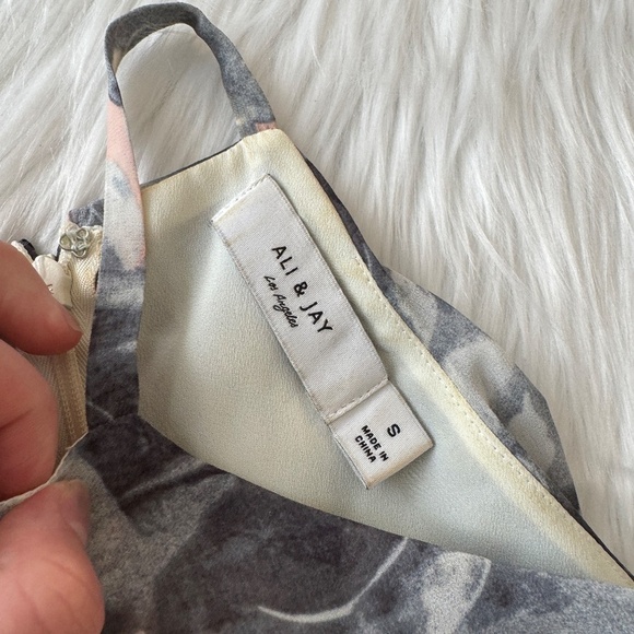 Ali & Jay Floral Dress - Picture 2 of 5